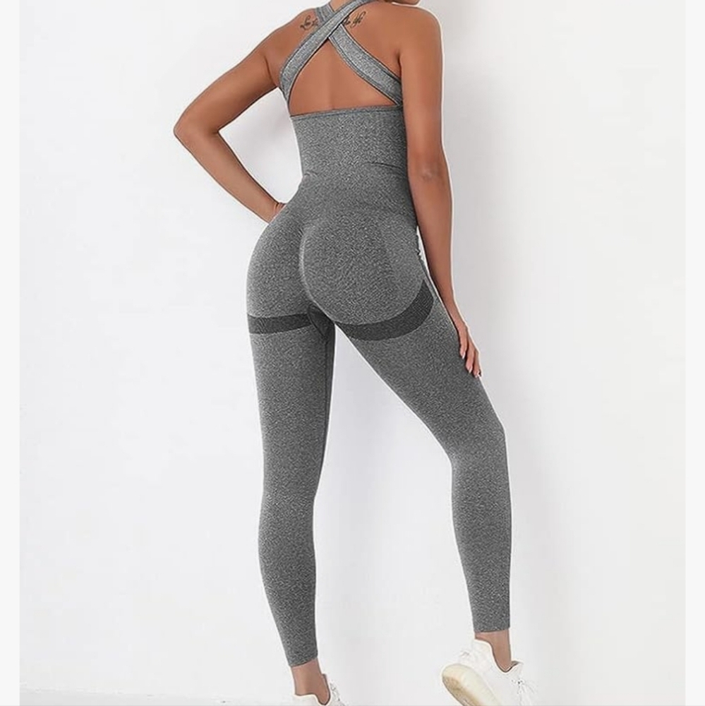 Clothes - Picture 8 of 16